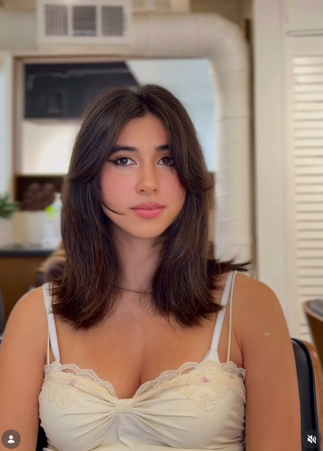 Collarbone-length lob haircut for chubby faces