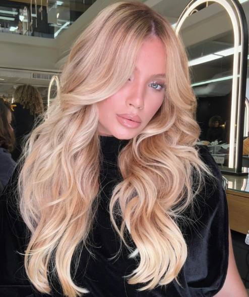 Golden glow spring blonde is a warm and radiant shade that instantly brightens the hair. 