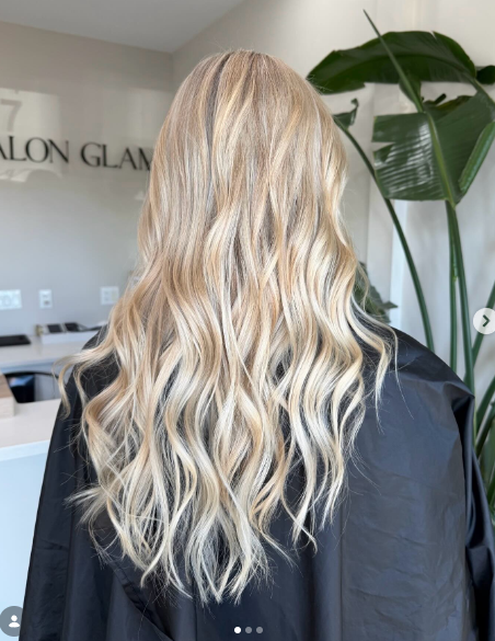 Buttery cream blonde with soft waves is a soft and elegant blonde hairstyle with a warm, creamy finish.