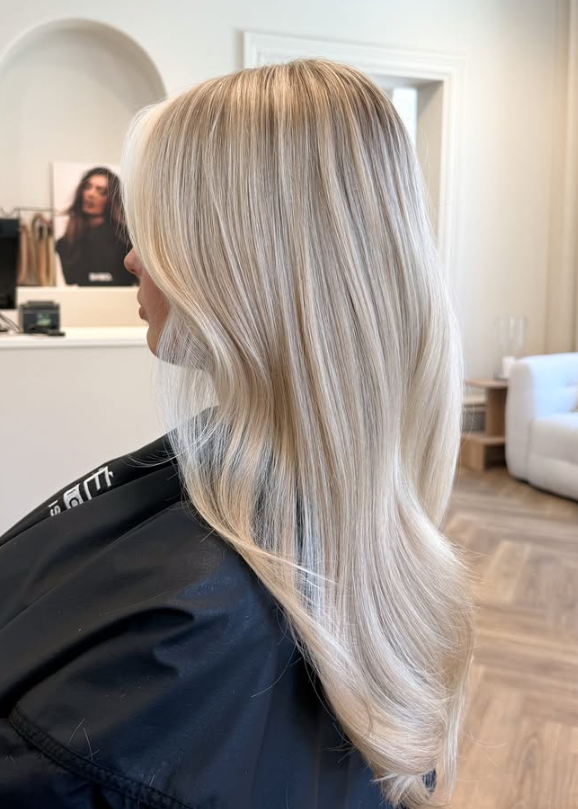 Creamy vanilla blonde with soft layers is a bright, smooth, and elegant blonde hairstyle.